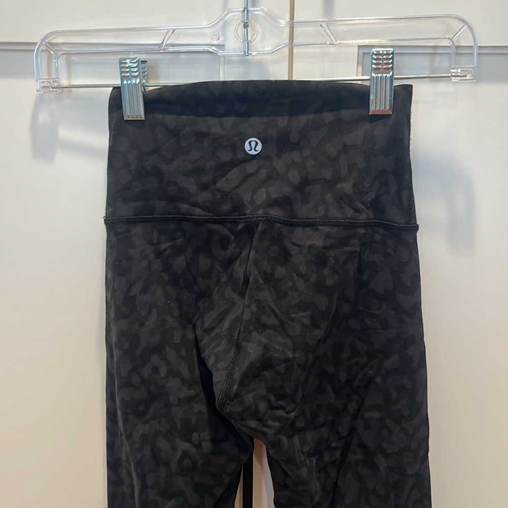 Lululemon Leggings Wonder Under - Picture 3 of 3